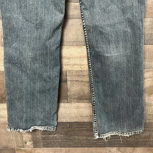 Signature Bootcut Levi’s - Picture 7 of 9
